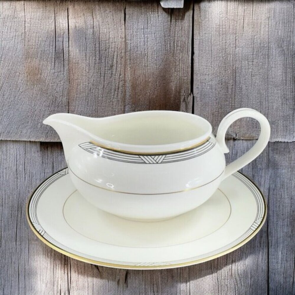 Christopher Stuart Empire House Gravy Boat With Under Plate‎ Bone China Thailand